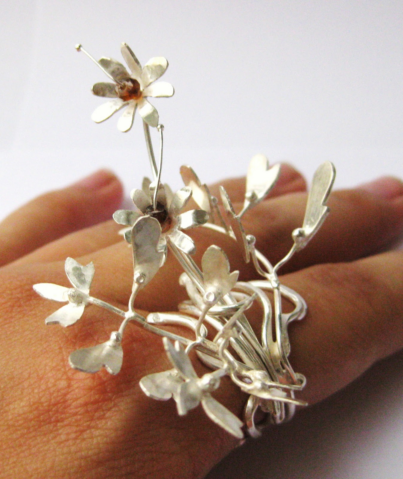 Flowering grass rings: interlocking set
