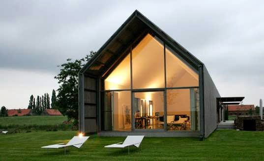 Dubbed The Barn House Design For Obvious Reasons: Modest Approach To Modern House Design