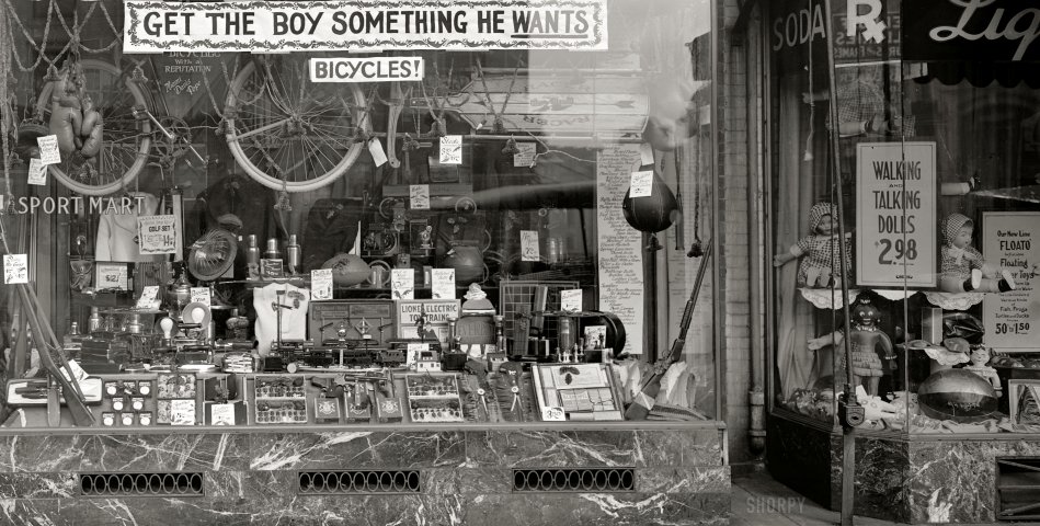 Antiques Attic: Christmas Past