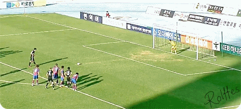 이정협의 골과 조진호 감독님을 위한 세레모니.gif