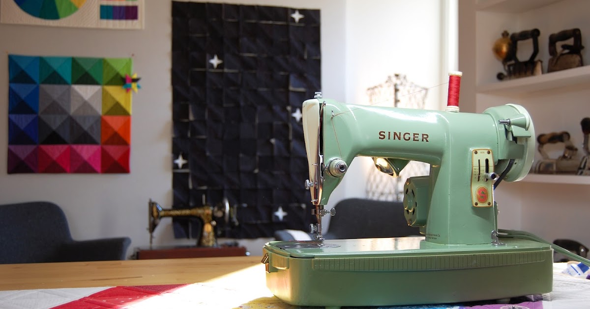 Singer Sewing Machine 99 Original Carrying Case w/ Bobbins - WORKS