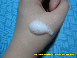 Dove Beauty Moisture Creamy Lather Facial Wash foam