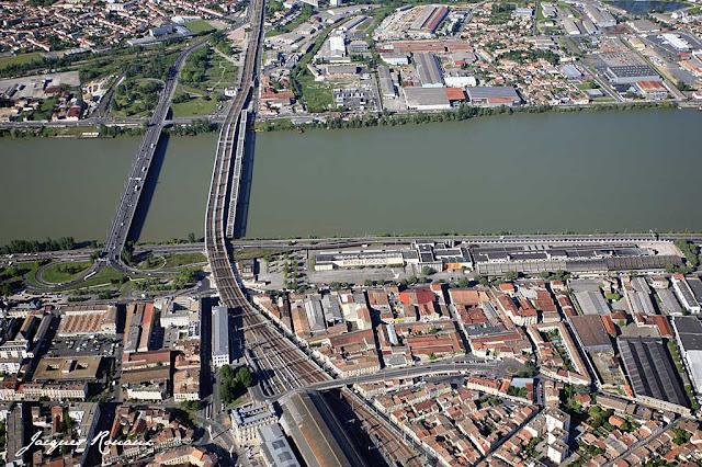 photo aerienne des abattoirs de Bordeaux quai de Paludate