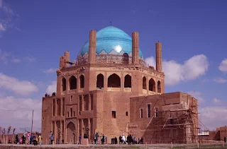 The brickworks and blue dome of Soltaniyeh.