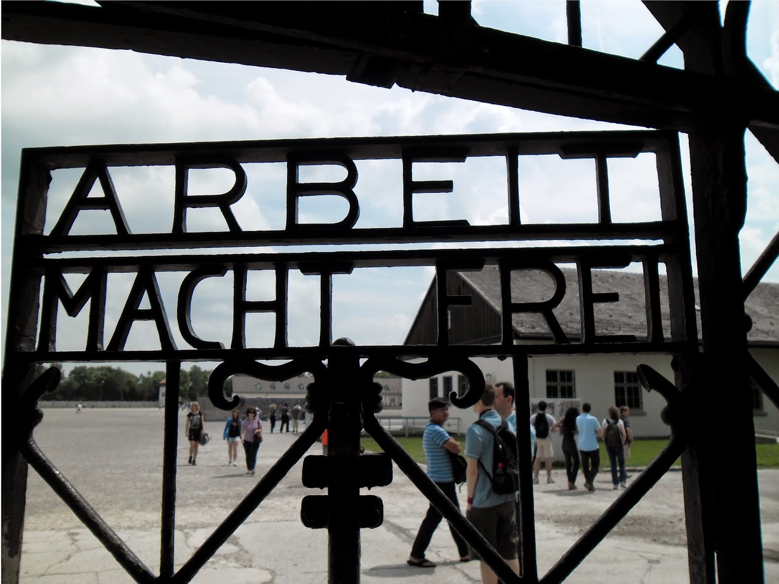 Eingangstür in Dachau © Lioba Libramor