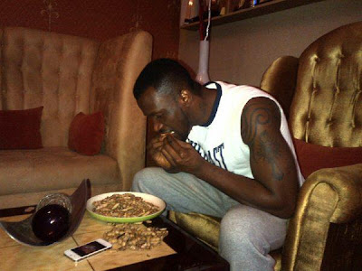 peter okoye psquare eating groundnuts