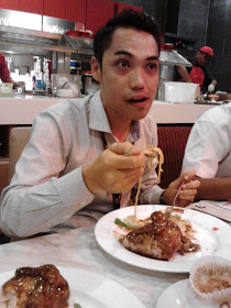 Pakcu makan Kenny Rogers Roasters di Jaya Shopping Centre Petaling Jaya Pakcu makan Kenny Rogers Roasters di Jaya Shopping Centre Petaling Jaya