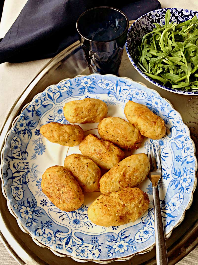 Croquetas de bacalao y piñones {Receta valenciana} — Chez Silvia