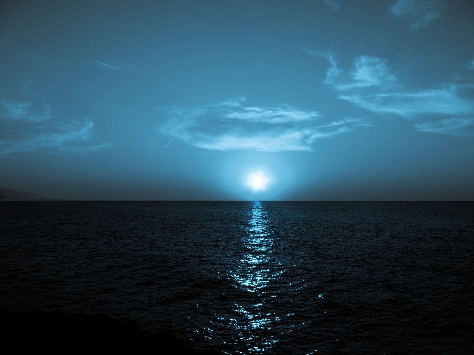 Море звуко. Ночь в море. Ночное море. Темное ночное море. Океан.