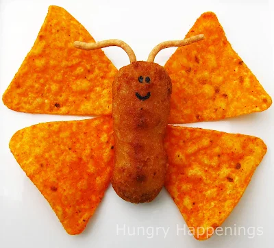 Mariposa hecha con croquetas y nachos.