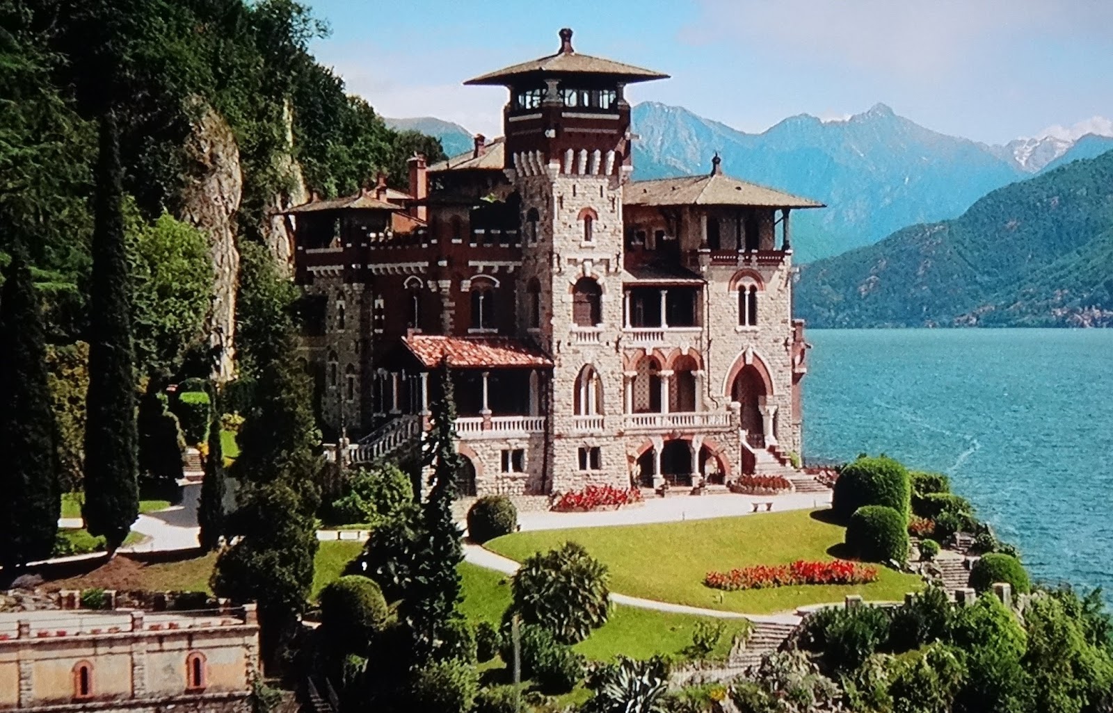 007 Filming location Villa where Bond meets Mr. White / Casino Royale