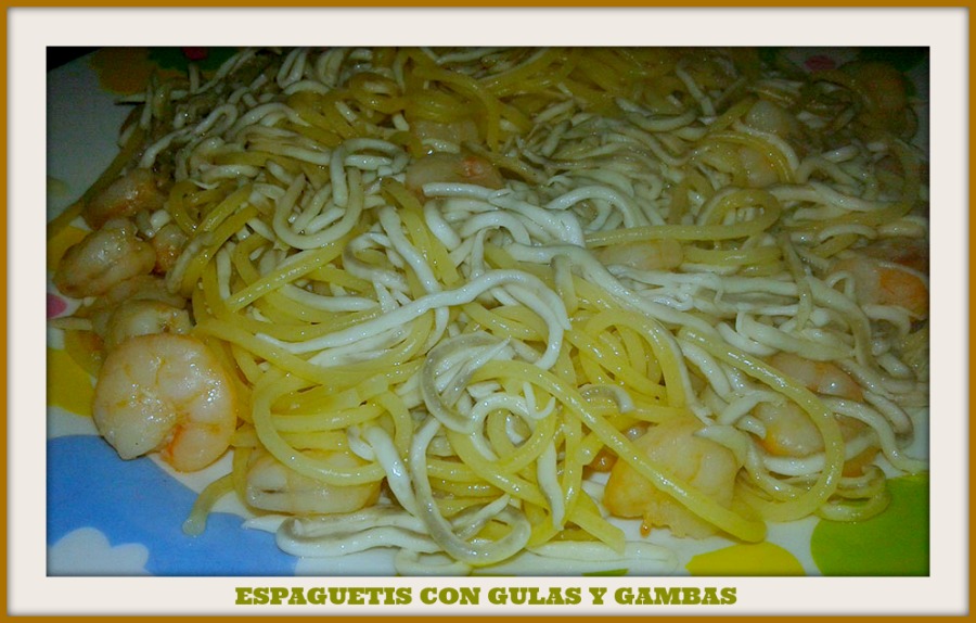 espaguetis con angulas sucedáneas y gambas