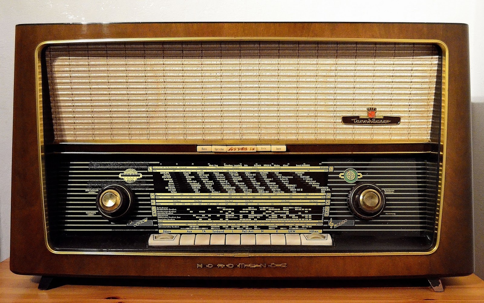 Rádio Acesa FM VR Primeira transmissão de rádio no Brasil completa 96 anos Rádio Acesa FM VR Primeira transmissão de rádio no Brasil completa 96 anos