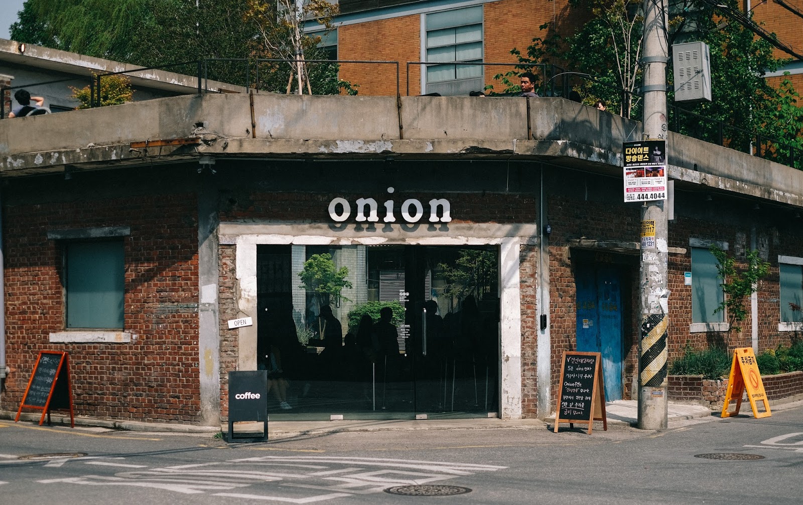 ONION CAFE SEOUL GREAT PLACE FOR CHILL OUT foodandfeast