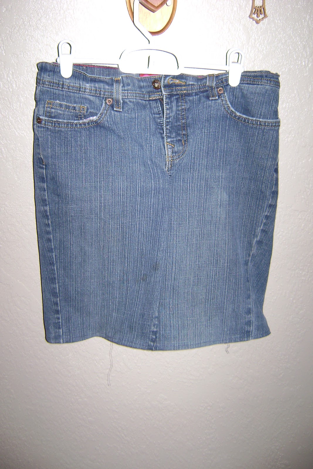 Rejoicing In The Present: DIY Jeans-Skirt