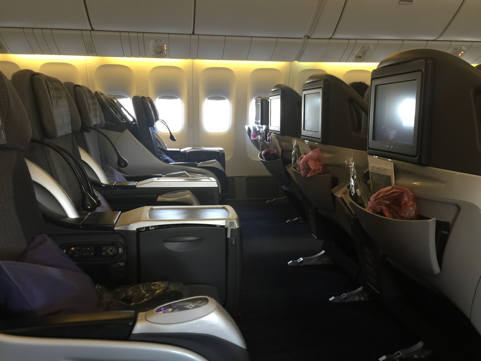 Review Jal Hong Kong To Tokyo Hnd 72 Business 日航香港 東京羽田b772商務艙