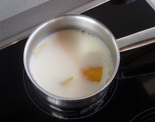 infusión de leche con cáscara de limón