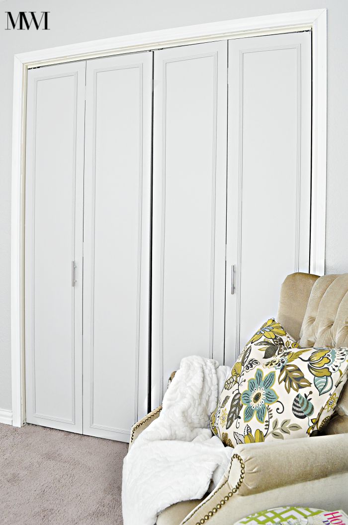 A step-by-step tutorial on how to update outdated, dark wood bi-fold closet doors! The end result is so pretty and timeless.
