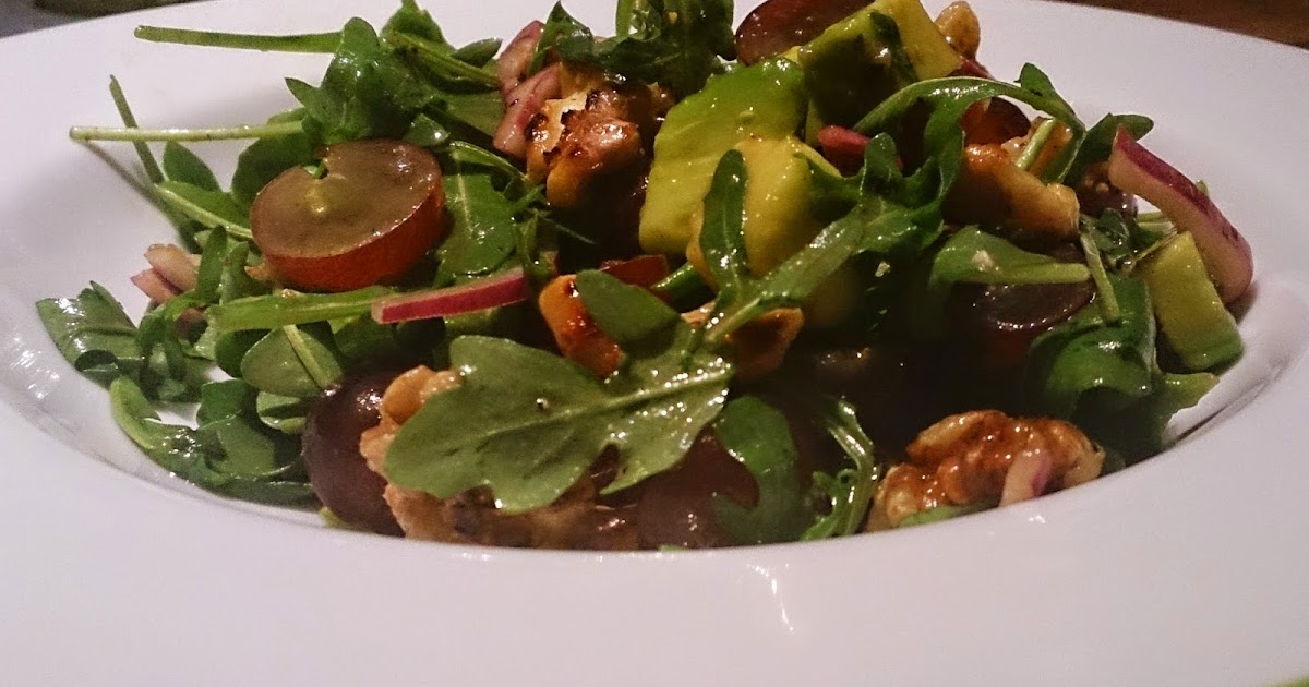 schnelles feierabendrezept: rucola- salat mit avocado und walnüssen