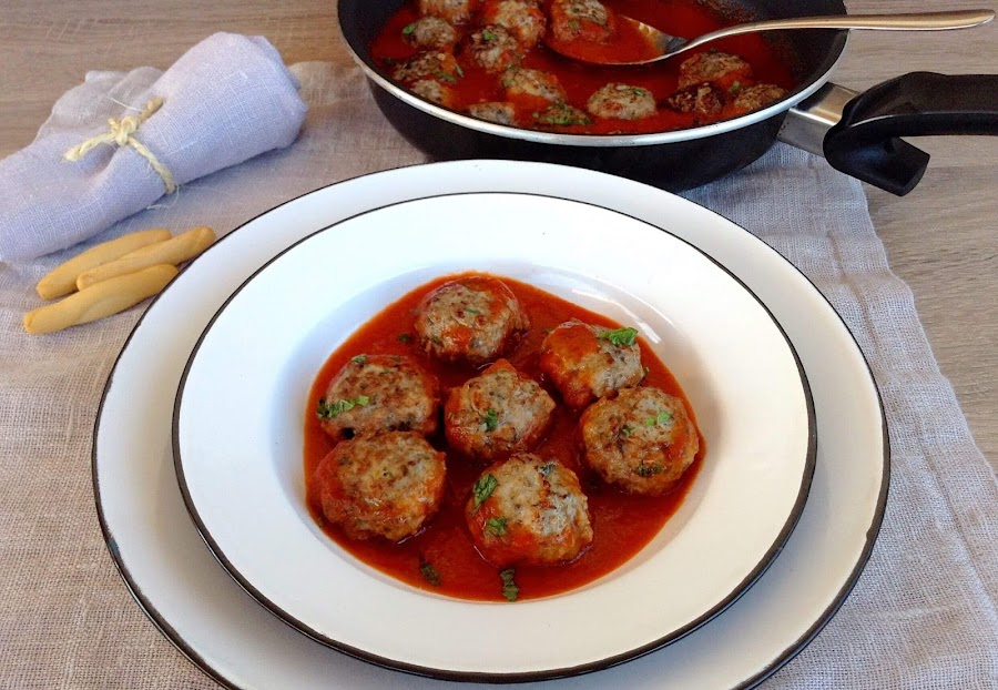 Albóndigas de berenjena y pavo con salsa de tomate