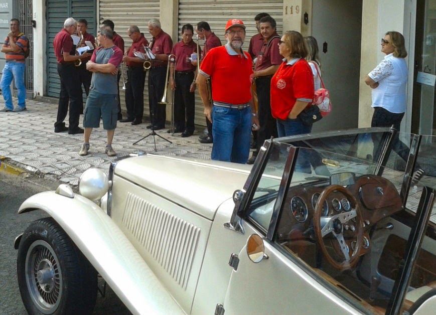Banda da cidade de Serra Negra recepciona a turma do MP Lafer.