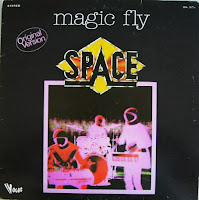 https://www.discogs.com/es/Space-Magic-Fly/master/5713