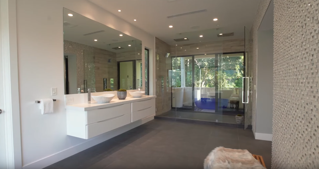 41 Photos vs. Modern Architectural Marvel in Beverly Hills, California | Sotheby's International Realty - Luxury Home & Interior Design Tour 41 Photos vs. Modern Architectural Marvel in Beverly Hills, California | Sotheby's International Realty - Luxury Home & Interior Design Tour