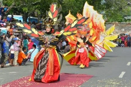 Wagub Heru Sudjatmoko Lepas  Batang Art Carnival