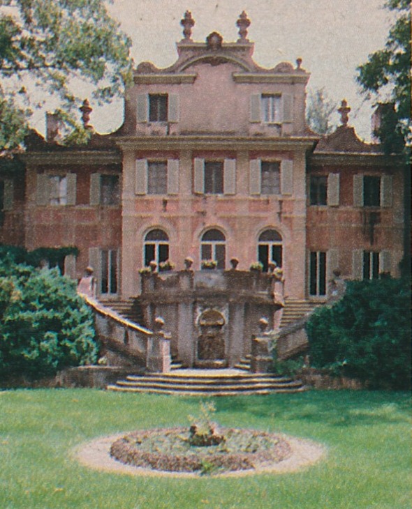 The Peak of Chic® The Andrew Calhoun House