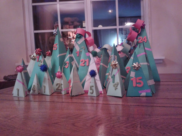 The HoarderRehab Blog: The Destiny of Things: DIY Advent Calendar Treat The HoarderRehab Blog: The Destiny of Things: DIY Advent Calendar Treat