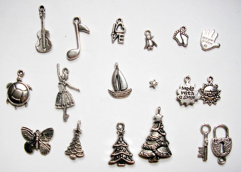 Фарфоровая статуэтка рукодельница. Пуговицы деревянные детские. Фигуры из пенопласта ташкент. Аукцион мешок коллекционное фарфор. Набор деревянных пуговиц для декора.