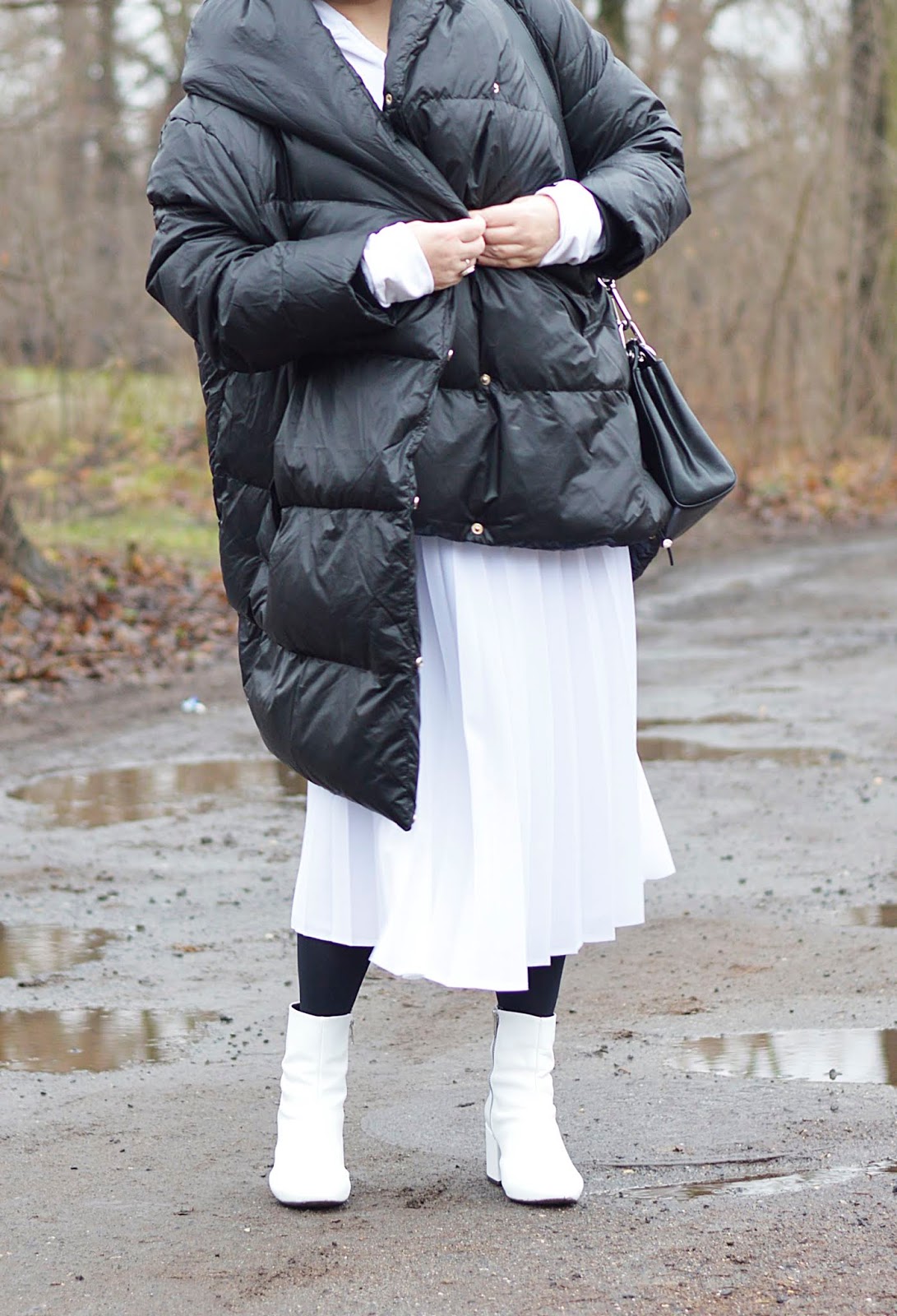 Black and white trends, black and white style, over 40 style  