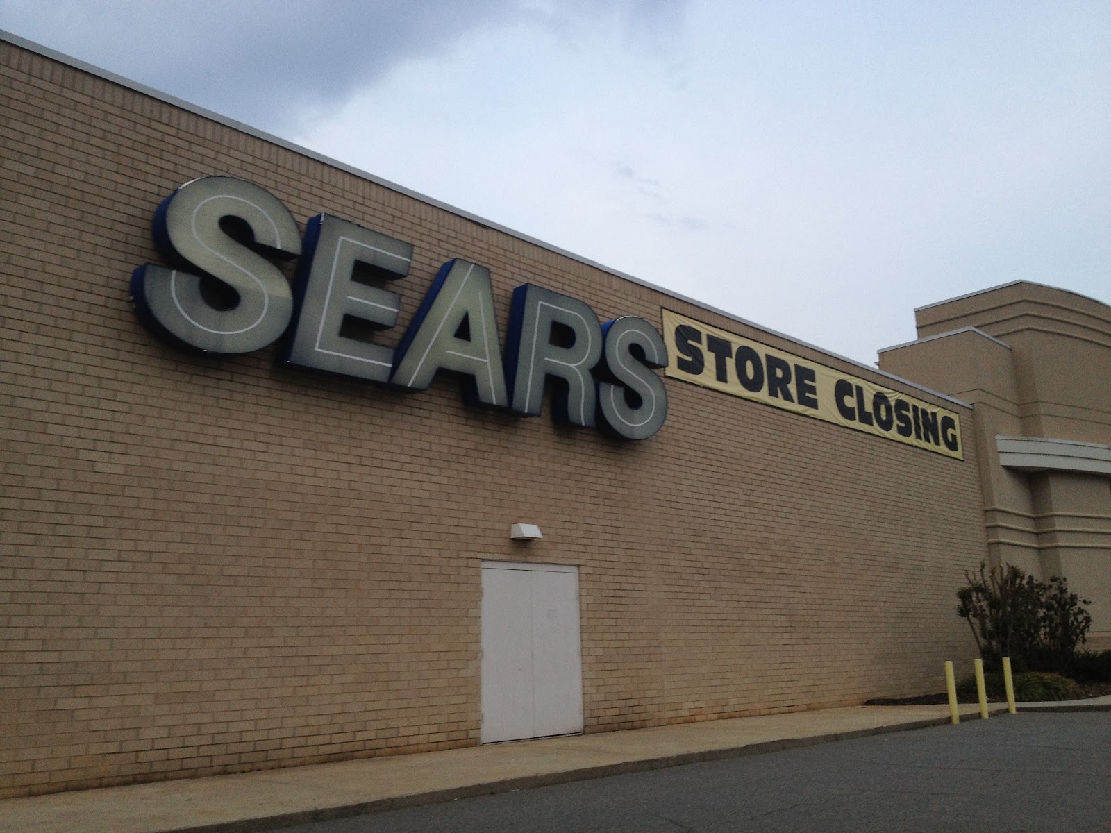 Dead and Dying retail Former Sears store in Statesville, North Carolina