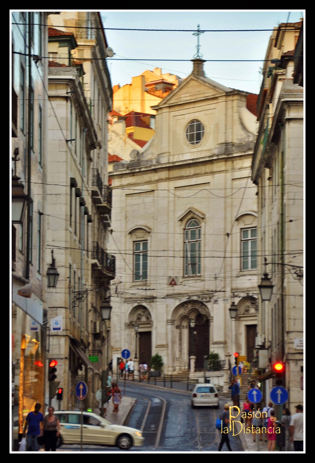 IGLESIA DE LA MADALENA EN LISBOA, PORTUGAL PASIÓN EN LA DISTANCIA