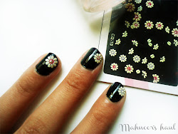 stick nails printed floral
