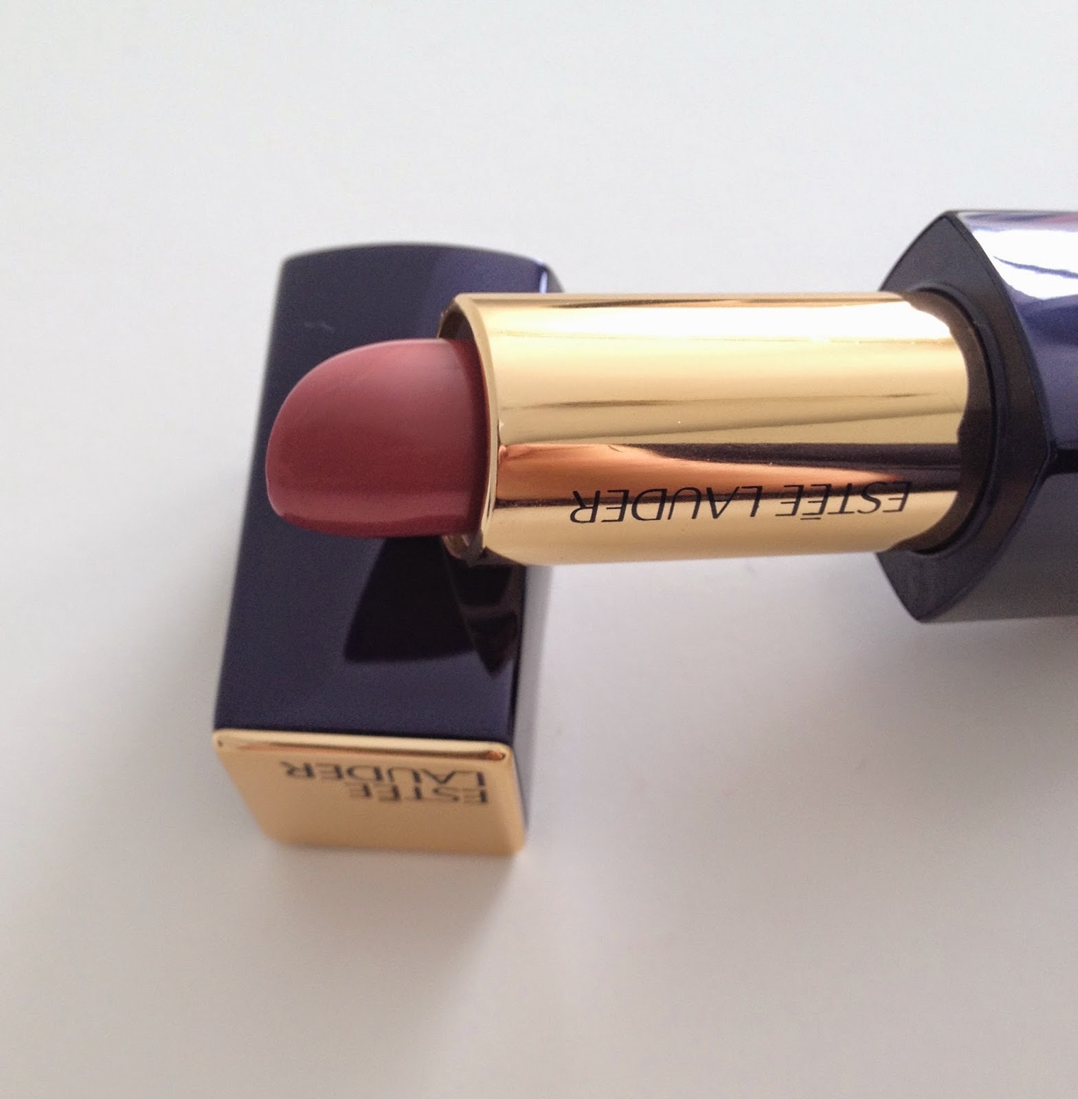 Estée Lauder Pure Color Envy Sculpting Lipstick 440 Irresistible