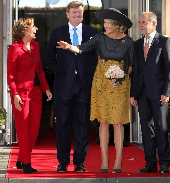 Governor of Rhineland-Palatinate Malu Dreyer and her Husband Klaus Jensen. Queen Maxima wore Natan wool top and yellow lace skirt. visit Germany