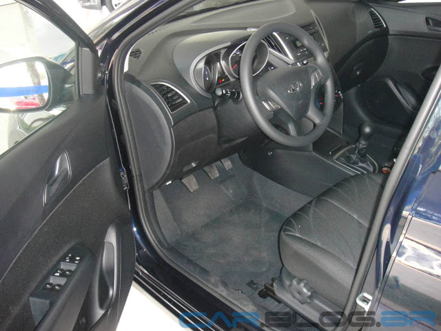 Hyundai HB-20 na cor Azul Ocean perolizada - interior