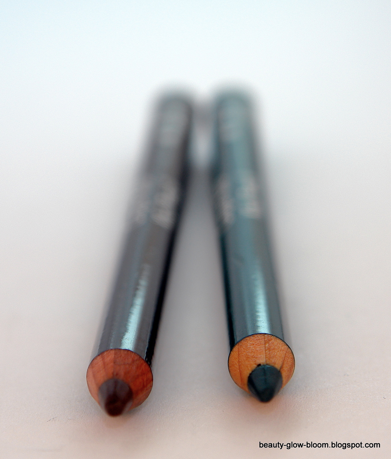 MAKE UP FOR EVER Kohl Pencil Matte Mocha Brown 9K & Intense Green 4K