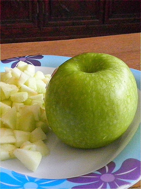 Fresh Apple Cake Recipe @ treatntrick.blogspot.com