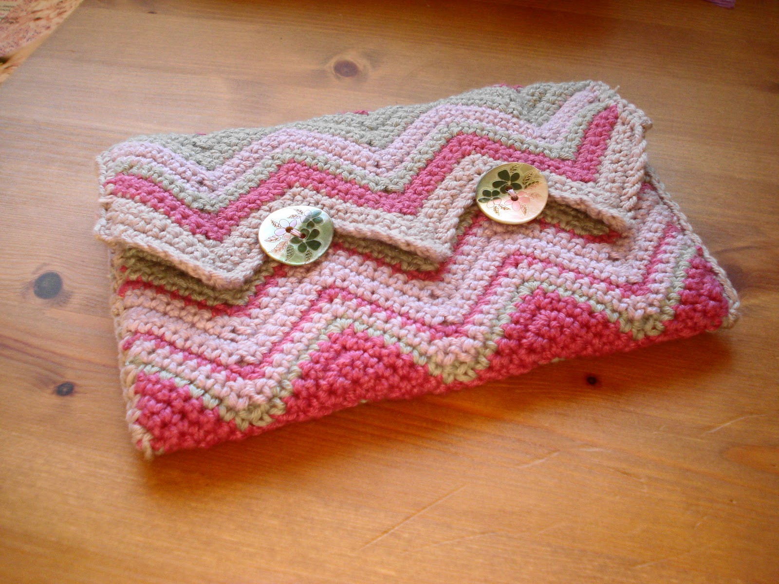lavender-and-wild-rose-crochet-kindle-case