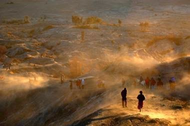 salah satu foto epik karya fotografer Indonesia, Arbain Rambey
