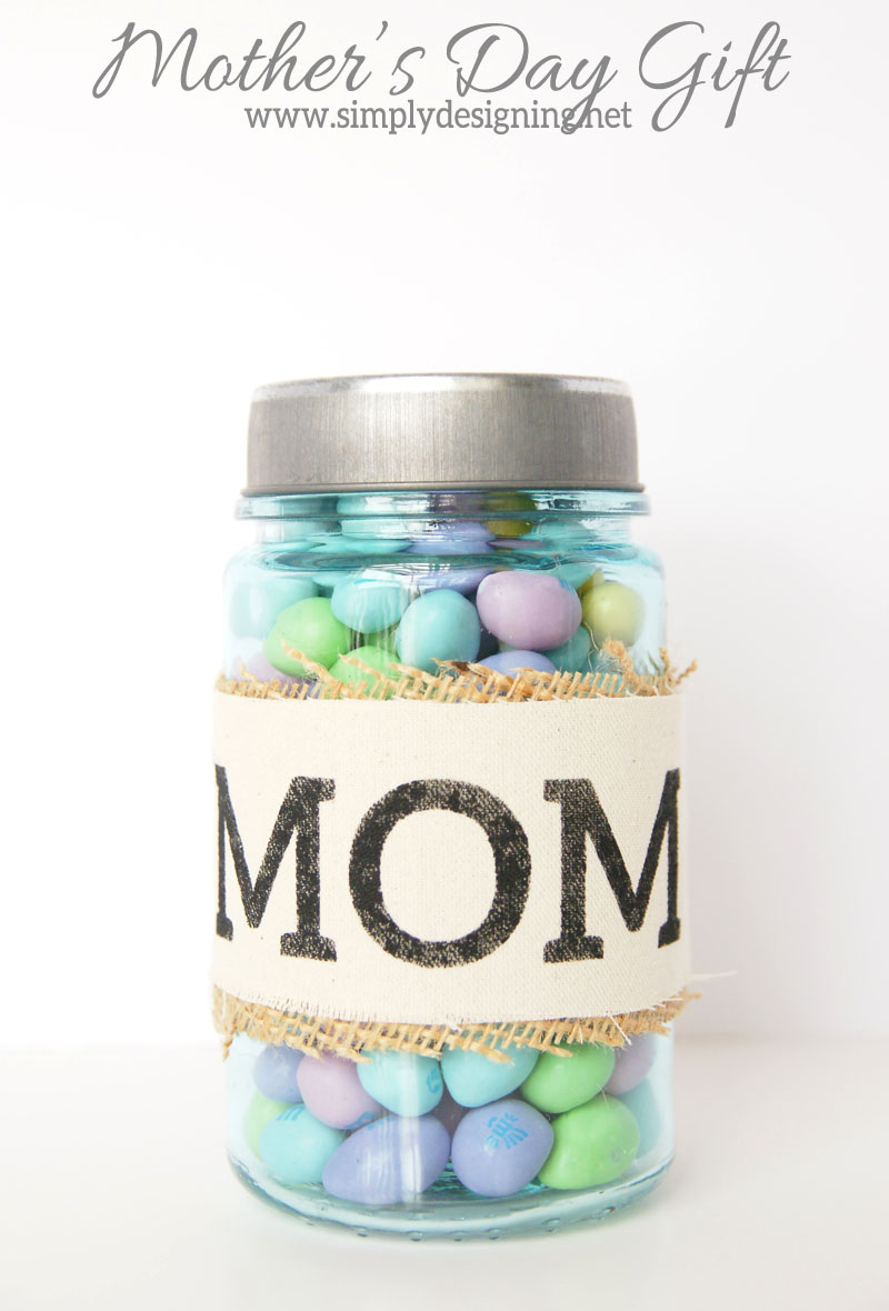 Handmade Mother's Day Gift | a quick and simple gift that is perfect for mother's day!  Simply fill with your mother's favorite treat! Click on the image to learn how to make this!  | #vinyl #mothersday #handmadegift #gift #crafts