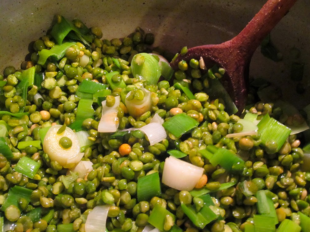 Aux petits oignons Crème de pois cassés et lardons Aux petits oignons Crème de pois cassés et lardons