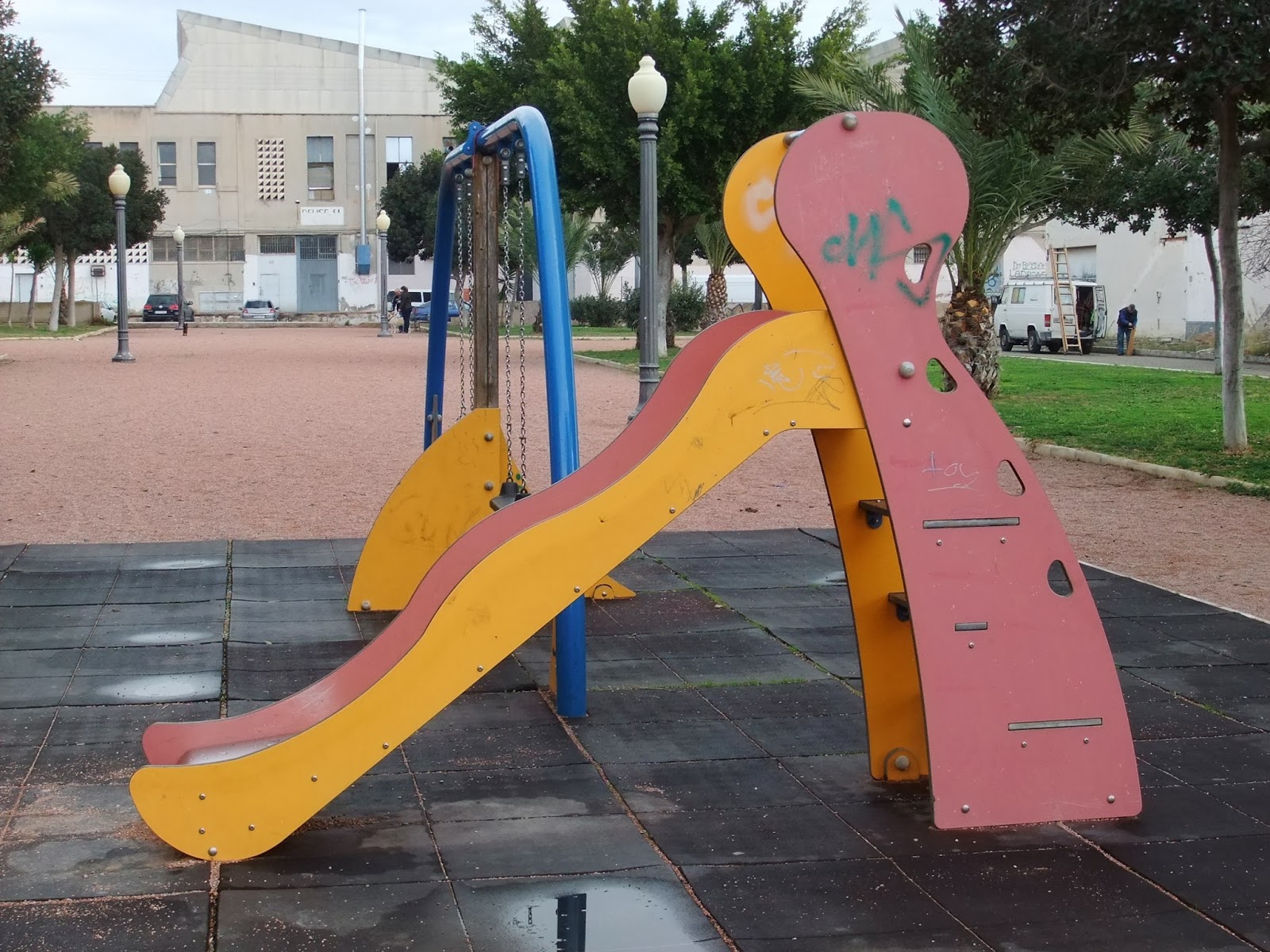 PARQUES INFANTILES. Barrios de Elche