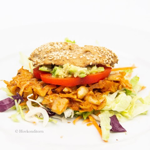 Pulled Jackfruit Burgers