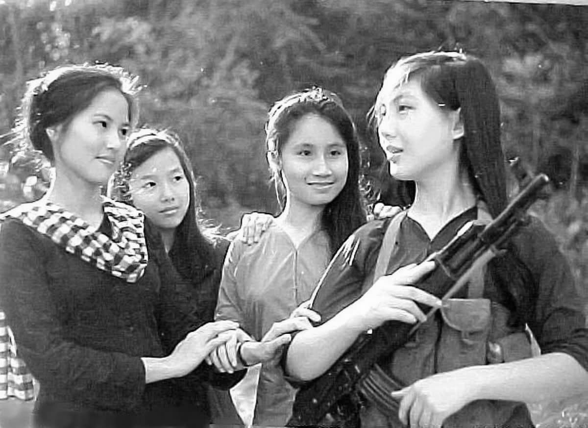 female-viet-cong-soldiers-1.jpg