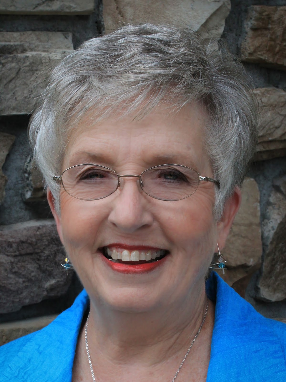 Writing PaulaRose Please Texan & author of "ROPED", DiANE Gates!