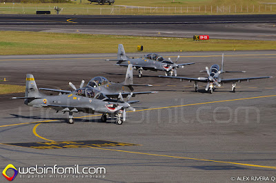 Escuadrilla de demostración A-29 Super Tucano procedente del CACOM 2 de la Fuerza Aérea Colombiana.