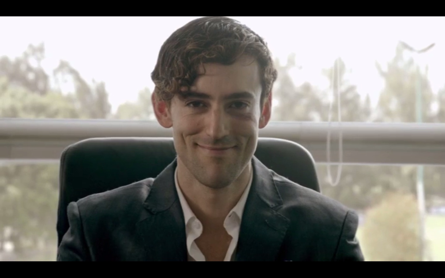 Films Et Séries Tv Avec Luis Gerardo Mendez EvilTwin's Male Film & TV Screencaps 2: Club de Cuervos 1x01 - Luis